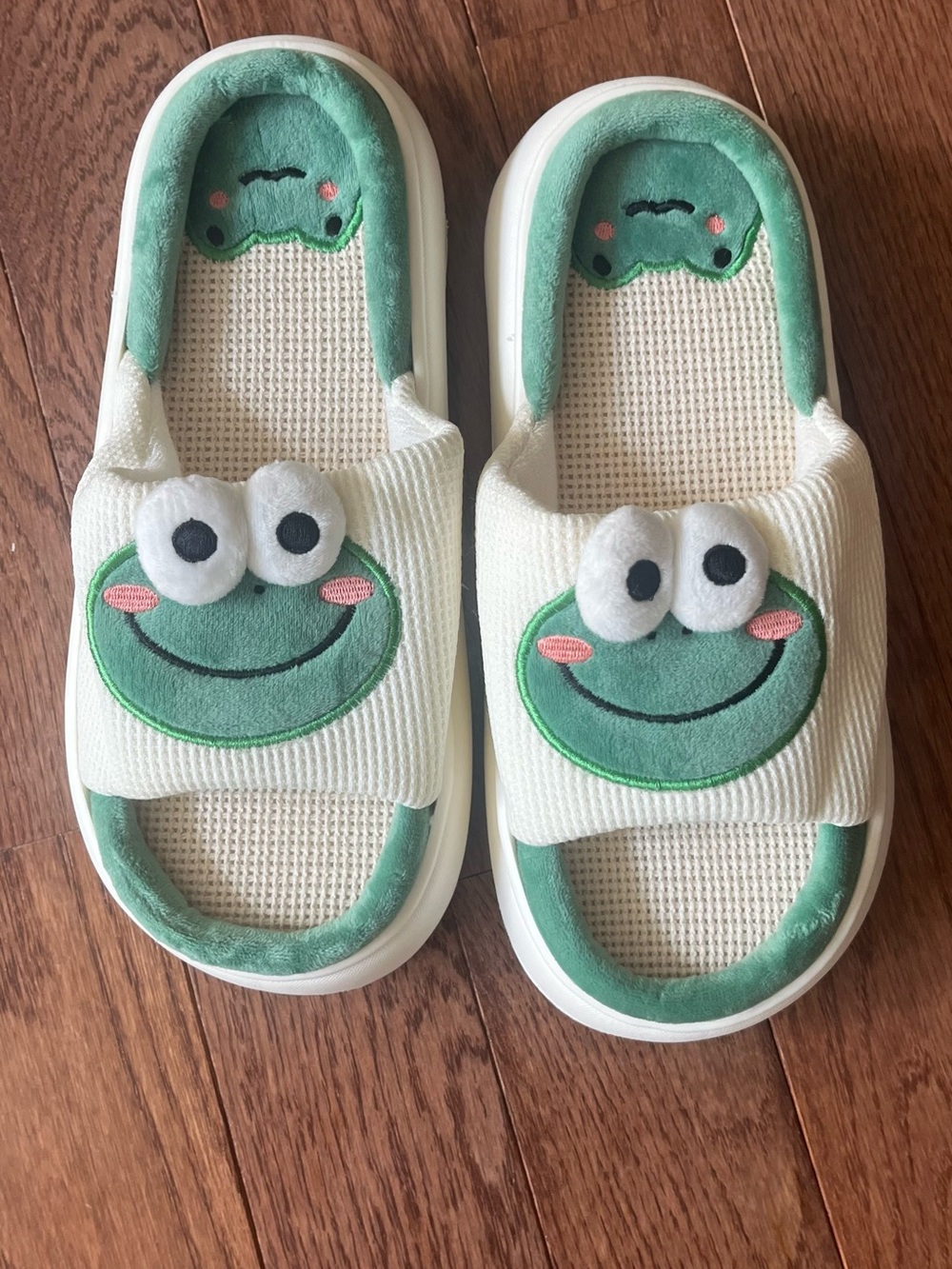 Cream and Green Frog Slide Slippers size 8.5